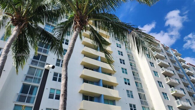 Building Photo - 3000 Coral Wy