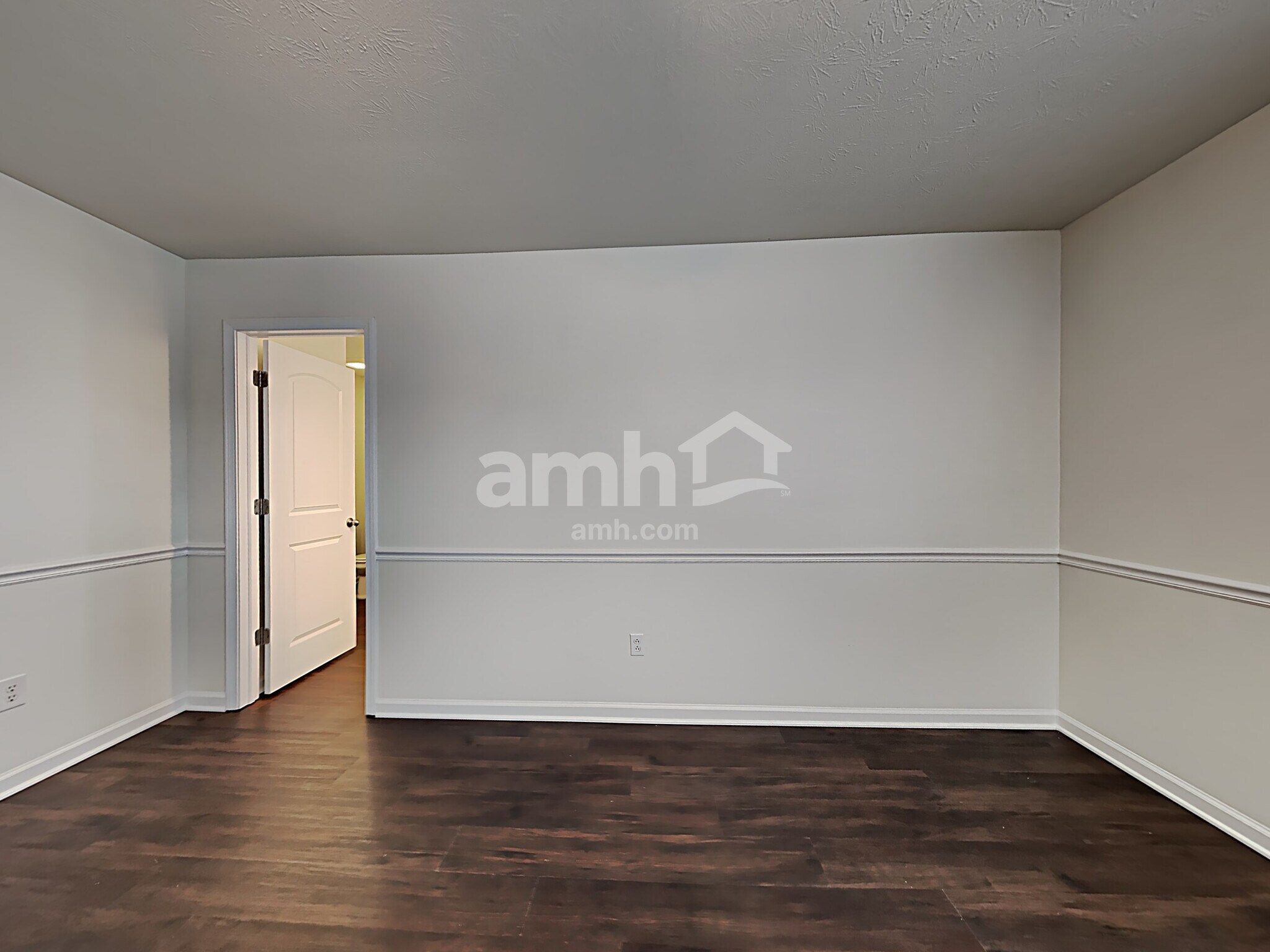 Building Photo - 8720 Hemingway Dr