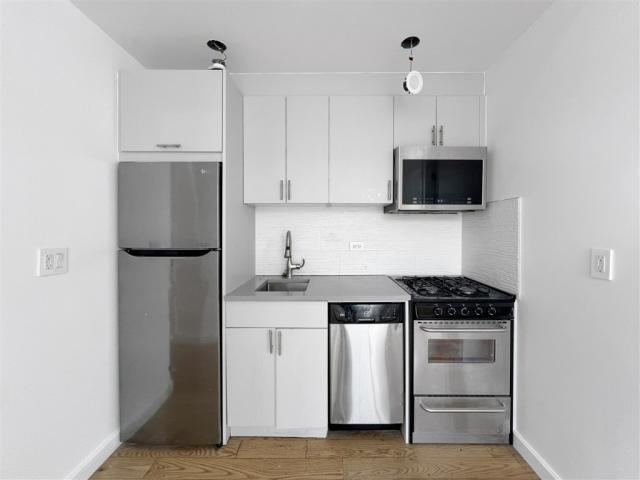 Building Photo - 3 bedroom in Brooklyn NY 11226