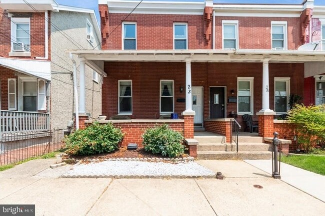 Primary Photo - 23 E Rambo St