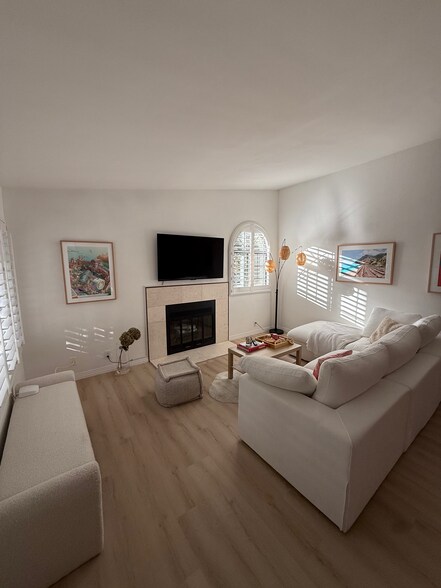 Building Photo - 4120 Porte de Merano