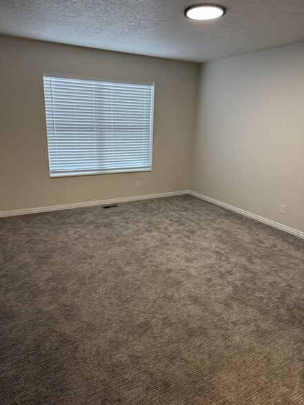 Building Photo - 276 Bliss Ct
