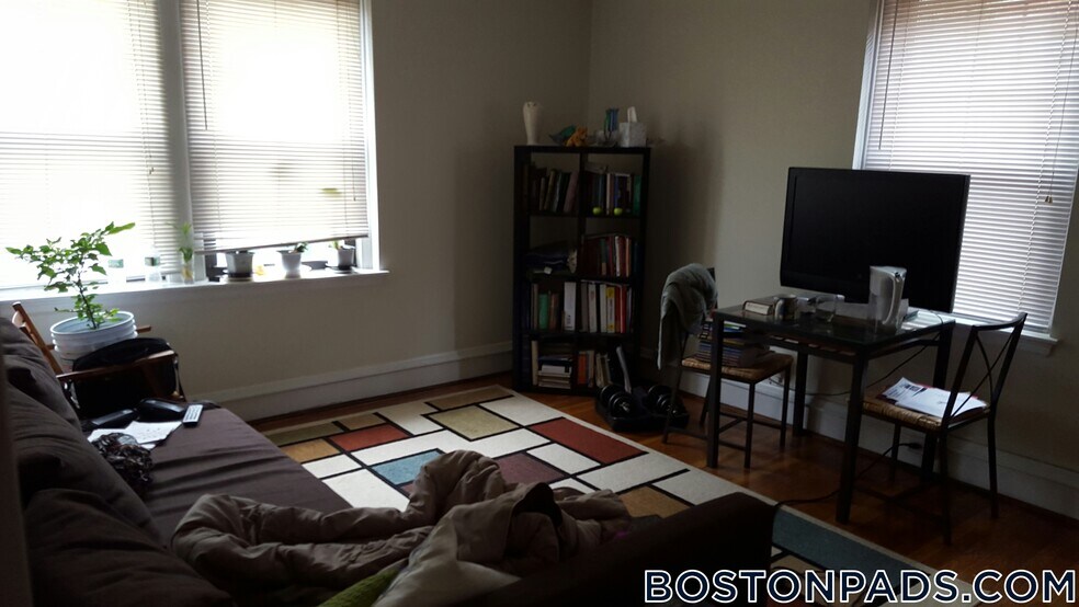 Primary Photo - 349 Pleasant St