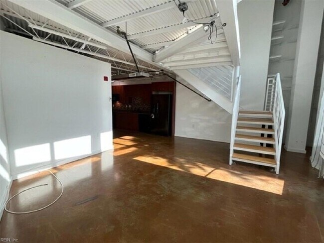 Building Photo - 415 St Pauls Blvd