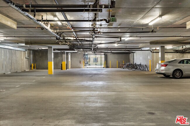 Building Photo - 630 W 28th St
