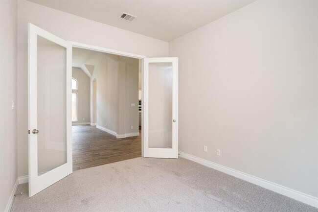 Building Photo - 1639 Rosedale Dr