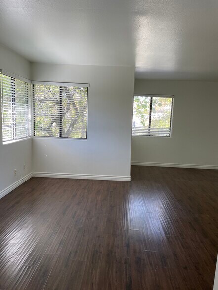Building Photo - 29752 Strawberry Hill Dr