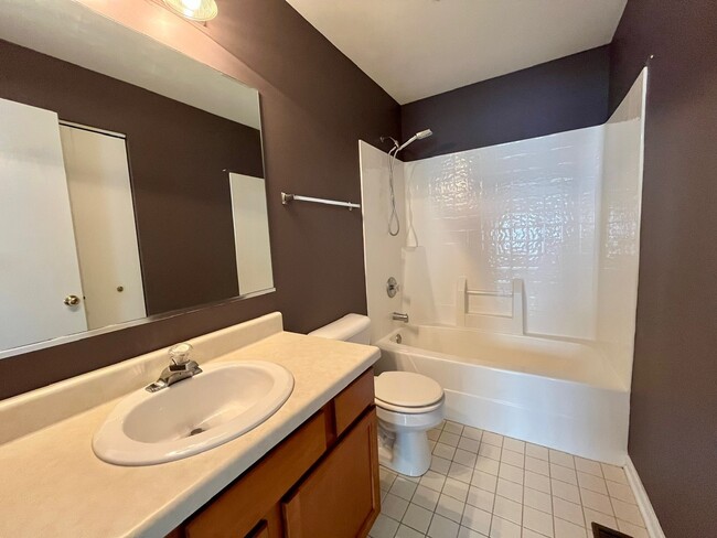 Building Photo - 1919 Golden Gate Ln