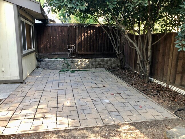 Patio - 2405 Deer Tree Ct