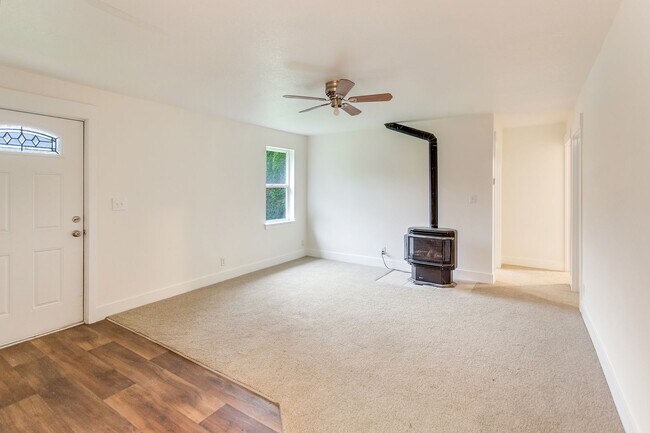 Building Photo - River Access! Spacious 3BD/1.5BA Home + Bonus Room, Office & Huge Shop | $500 Off 1st Month!