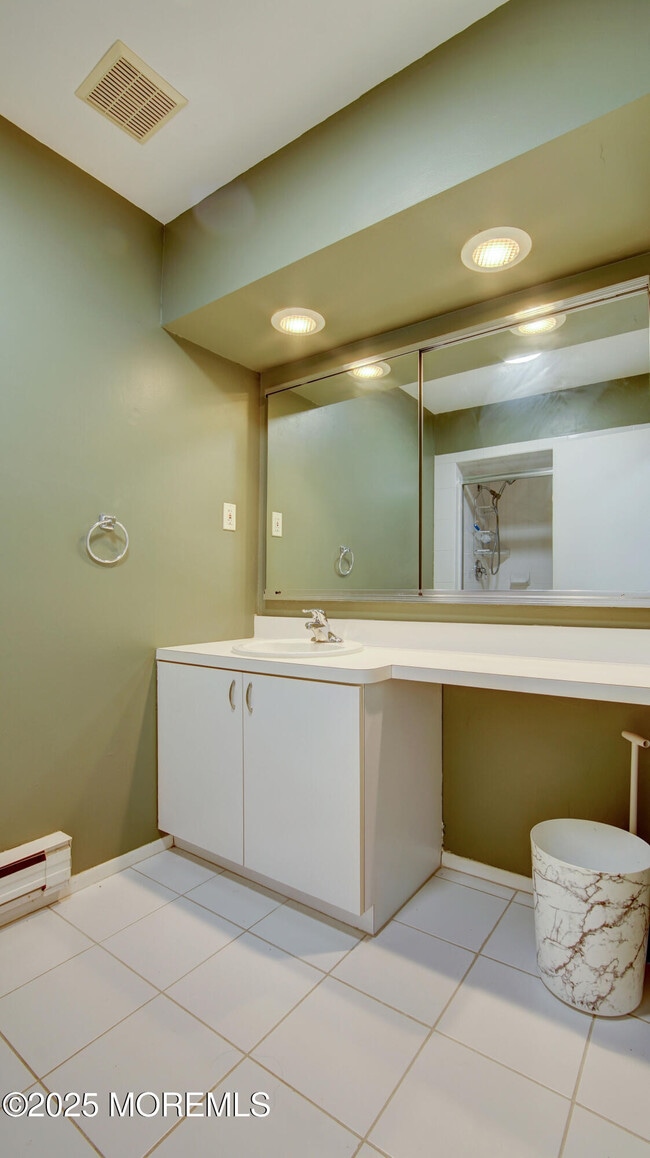 Building Photo - 30 Meadow Green Cir
