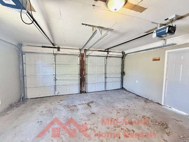 Building Photo - 7029 Tree Line Cove