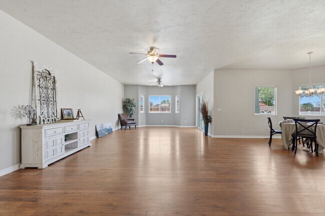 Building Photo - 1285 Claremont Dr