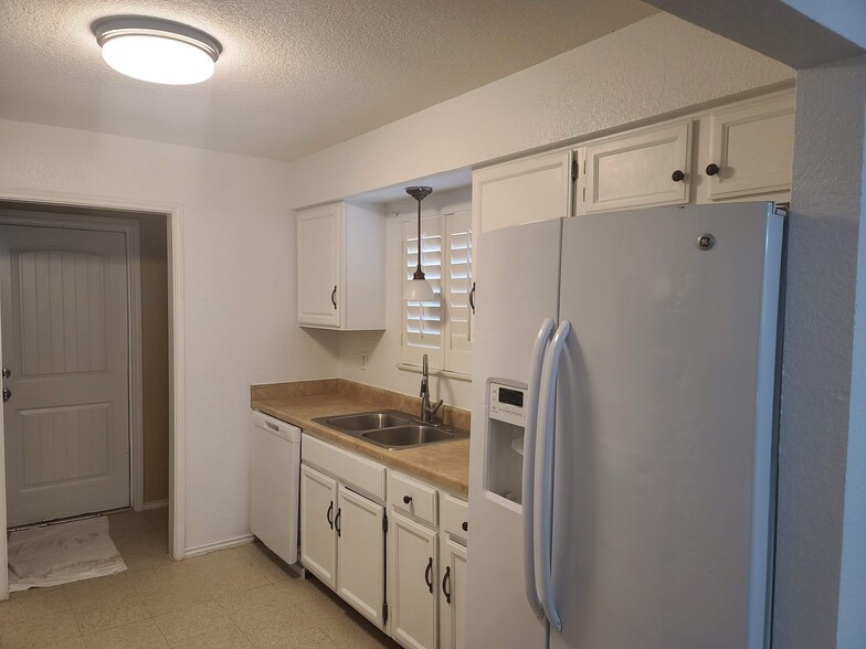 Building Photo - 4810 Cherry Tree Dr