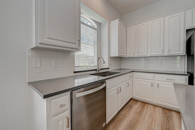 Building Photo - 38 Tethered Vine Pl