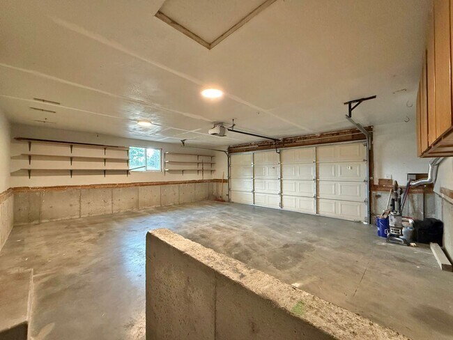 Building Photo - 1510 S Progress Rd