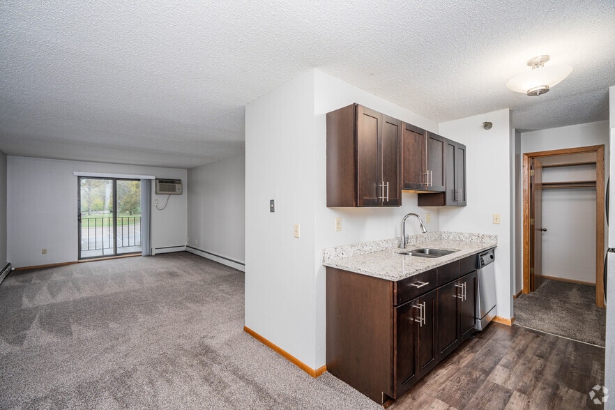 1BR, 1BA - 758SF - Kitchen - Brier Creek Apartments