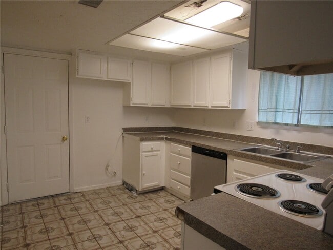 Building Photo - 8506 Sorrel Dr