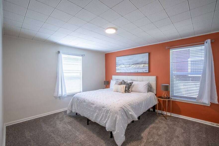 Building Photo - 237 N Center St