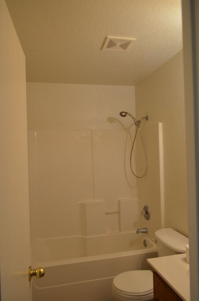 Building Photo - 4206 Primrose Dr