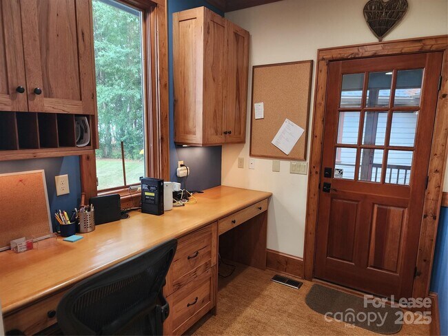 Building Photo - 16946 Belle Isle Dr