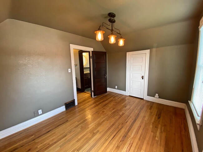 Building Photo - 2445 W 37th Ave