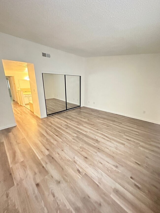 Building Photo - 1211 Cedar Tree Wy