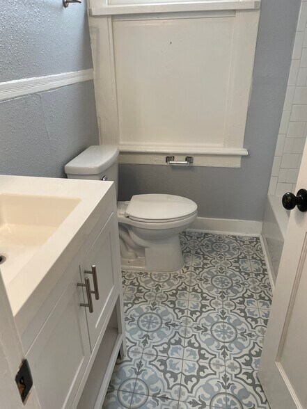 Fun floor tiles - 11 E 39th St