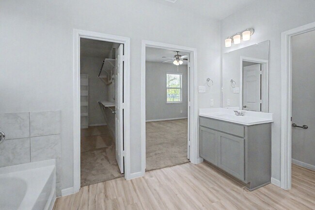 Building Photo - 101 Eliana Shores Dr