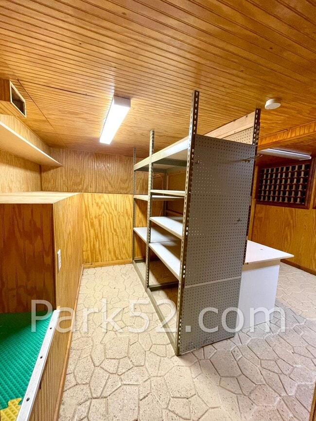 Building Photo - 2 Bedroom Tacoma Townhome