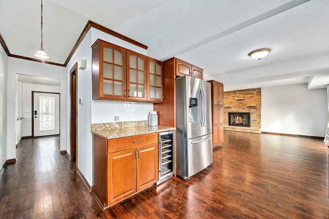 Building Photo - 887 Braintree Ln