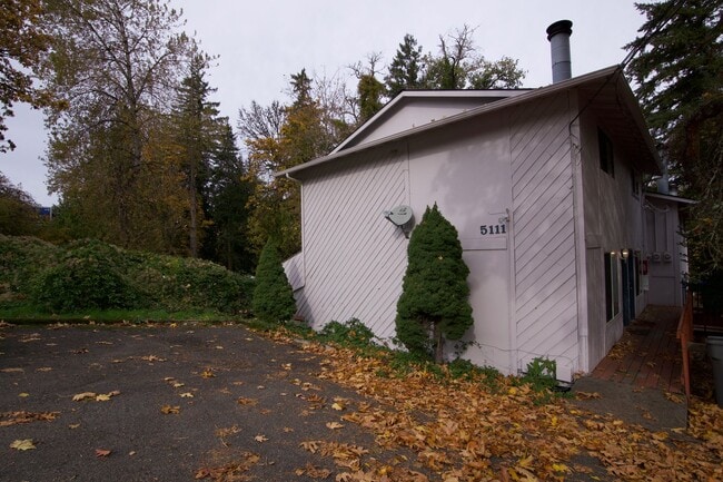 Building Photo - 5111SW Unit A-D