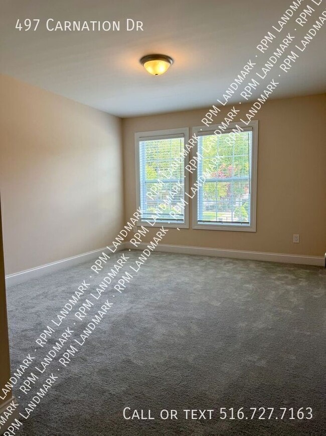 Building Photo - 497 Carnation Dr