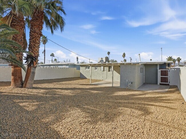 Building Photo - 608 Stanford St