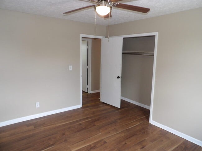 Building Photo - 468 Schenkel Ln