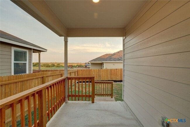 Building Photo - 1945 Redstart