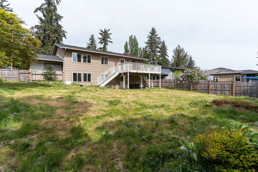 Building Photo - 1410 150th Ave SE