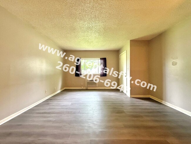 Building Photo - 1034 Lewis Pl