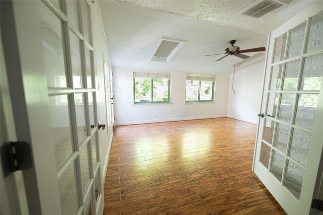 Building Photo - 7546 Maple Tree Dr