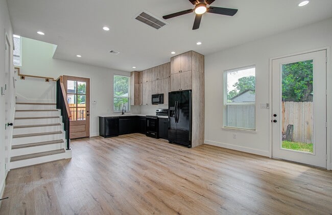 Building Photo - 1308 Tarley St