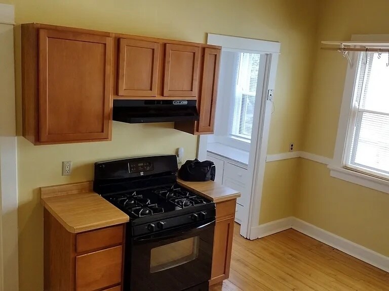 Building Photo - 937 Spaight St