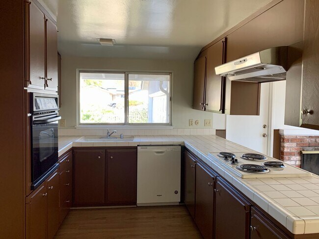 Building Photo - 4 bedroom 2 bath 2 car garage in Rocklin