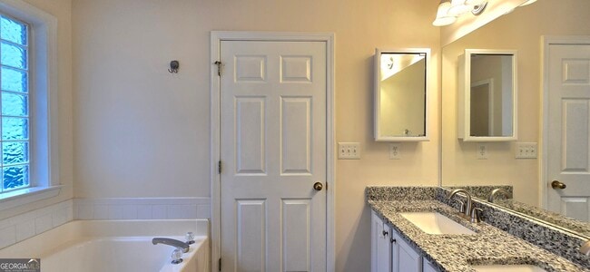 Building Photo - 2 Mill Ridge Pl