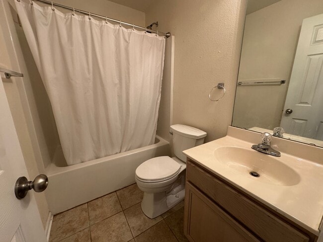 Building Photo - Available to Show