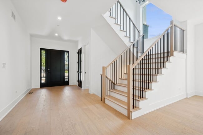 Building Photo - 9214 Washington St