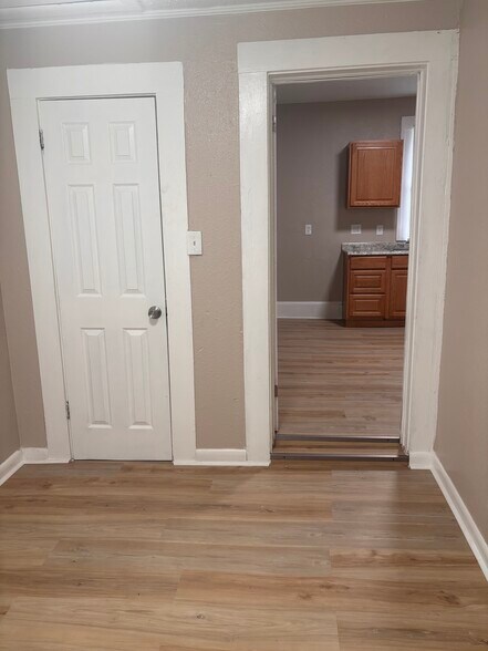 Building Photo - 617 Ivy St