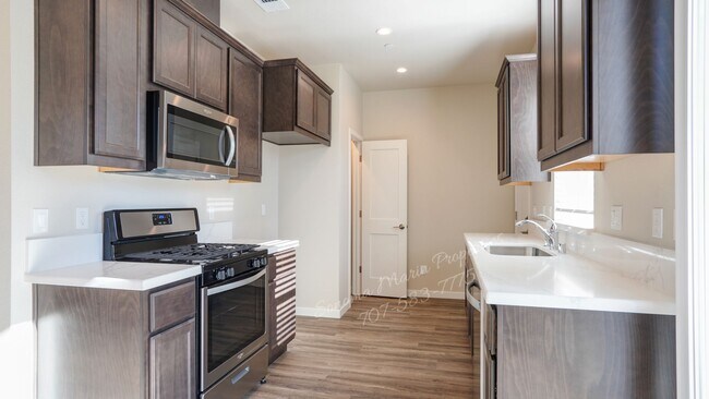 Building Photo - 542 Trisha Ln