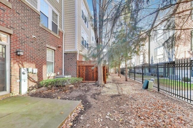 Building Photo - 513 Grove Ln