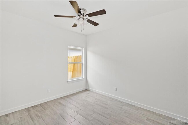 Building Photo - 1300 W Platinum Dr