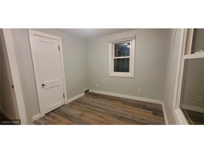 Building Photo - 376 Pierson Ave S